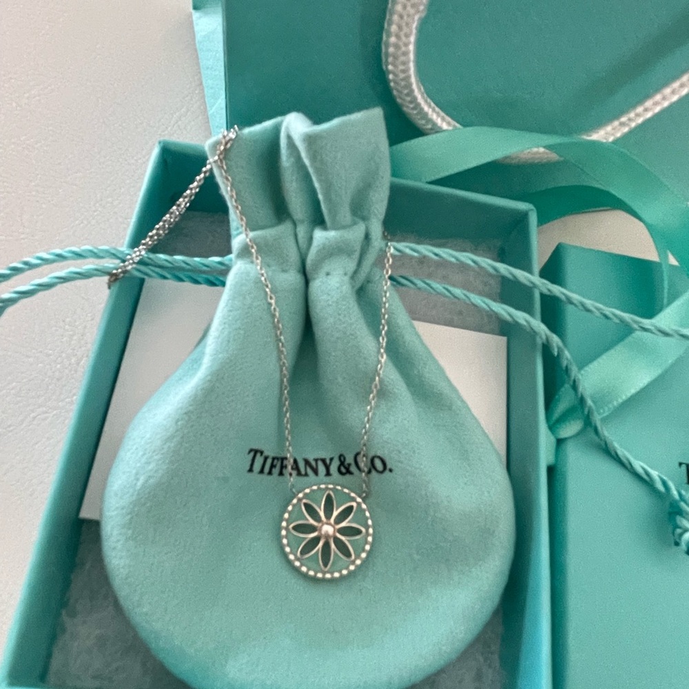 Tiffany & Co daisy‎ necklace
